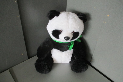 М’яка іграшка у вигляді панди, чорного кольору з білими вставками, висотою 50 см