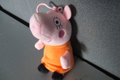 М’яка іграшка у вигляді свинки “пепа”, рожевого кольору, висотою 10 см - 1 шт.