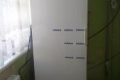Морозильна камера Electrolux білого кольору в робочому стані