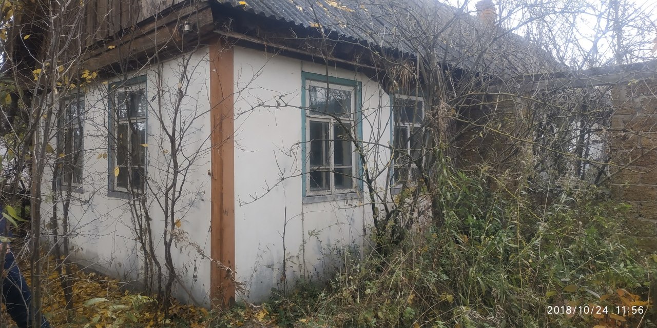 Предмет іпотеки. Житловий будинок заг. пл. 74.2 кв.м., земельна ділянка пл. 0.25 га,  кадастр.номер: 1822086500:06:001:0056  та земельна ділянка пл. 0.15 га, кадастр.номер: 1822086500:06:001:0057 за адресою: Житомирський р-н, с. Двірець, вул. Висілкова, 10
