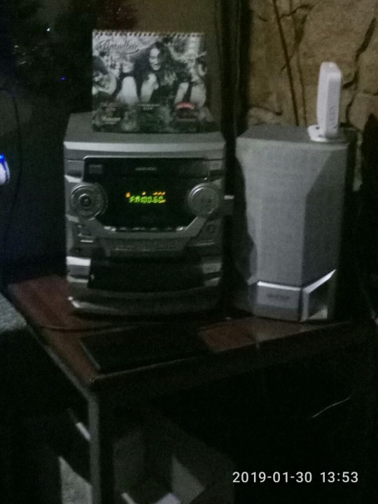 Музичний цент «DAEWOO» та 2 музичні колонки