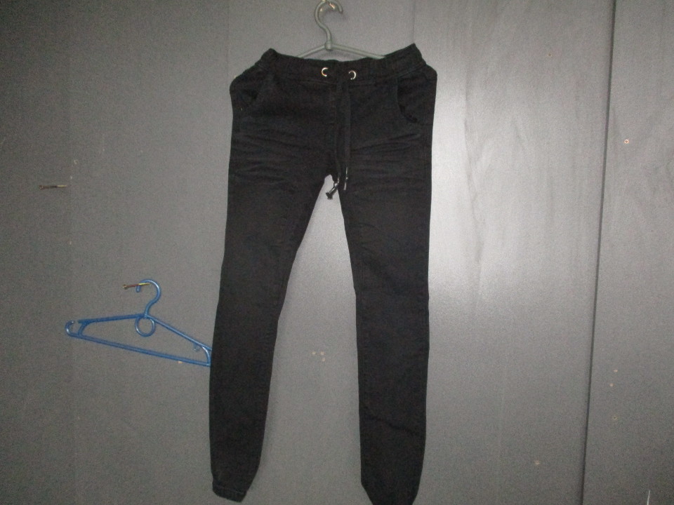 Штани з затягнутим шнурком на резинці зверху та на резинці знизу, колір - чорний, «FLOYD» - 13 шт.