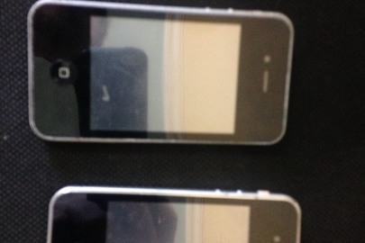 Мобільні телефони марки APPLE 4 модель F8 TV та APPLE 4 модель F8 T, б/в