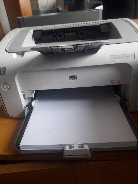 Принтер НР Р 1102, сірого кольору, 1 шт., б/в