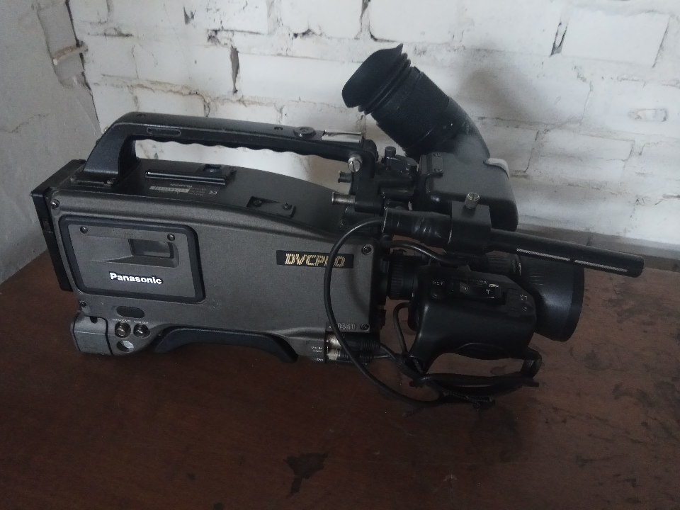 Відеокамера DVCPRO (50), чорного кольору, б/в, 1 шт.