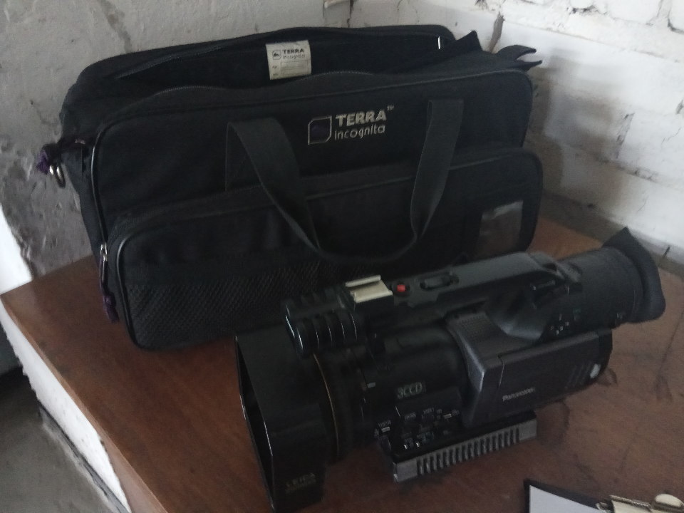 Відеокамера 3 CCD, чорного кольору, б/в, 1 шт.