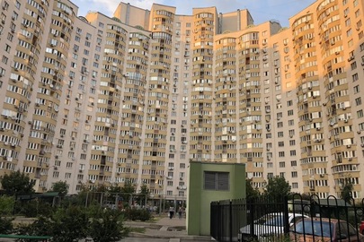 ІПОТЕКА: Чотирикімнатна квартира № 212, загальною площею 135.10 кв.м., що розташована за адресою: м. Київ, вул. Дніпровська Набережна, 19
