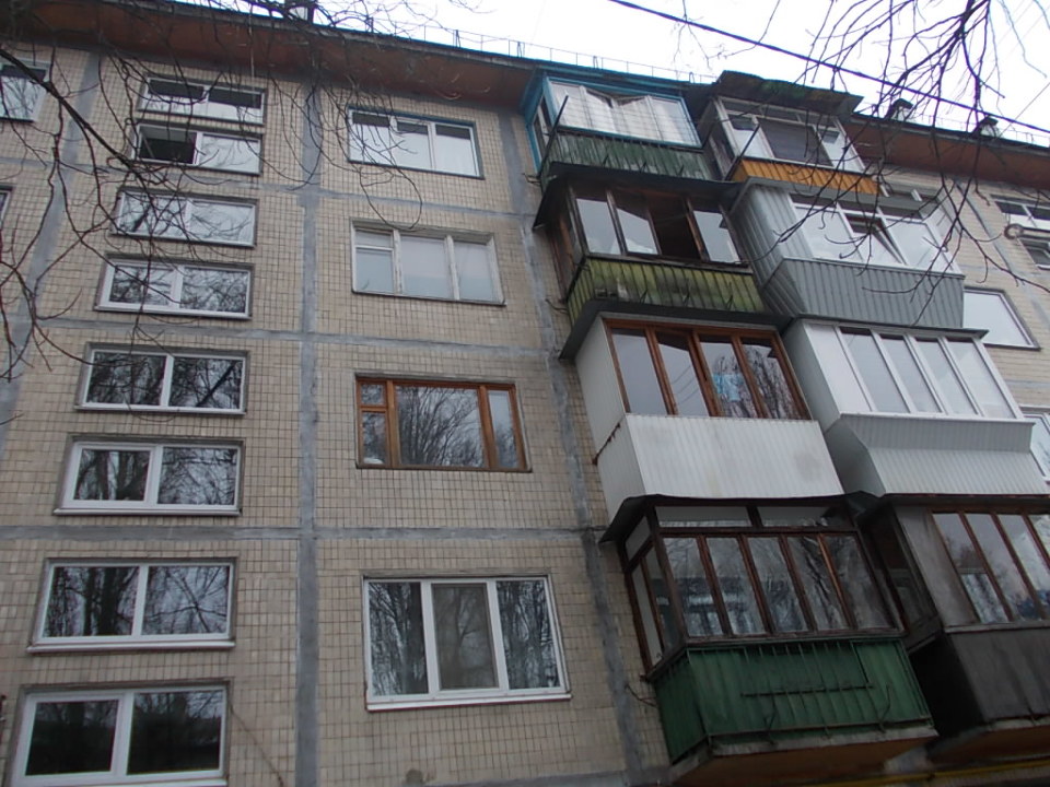 1/3 частина двокімнатної квартири № 32 загальною площею 45.3 кв.м., за адресою: м. Київ, вул. Маршала Гречка, 8-в