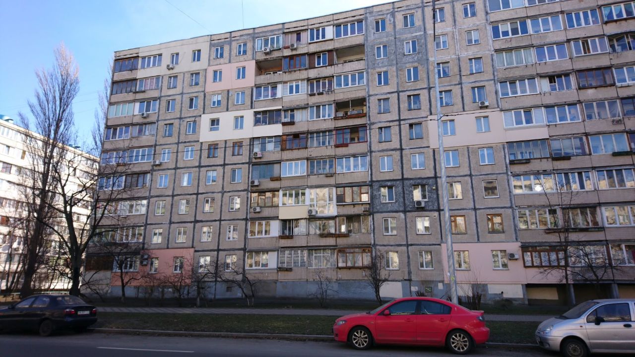 ІПОТЕКА: 1/3 частина трикімнатної квартири № 188, загальною площею 68.8 кв.м., що знаходиться за адресою: м. Київ, проспект Павла Тичини, 28