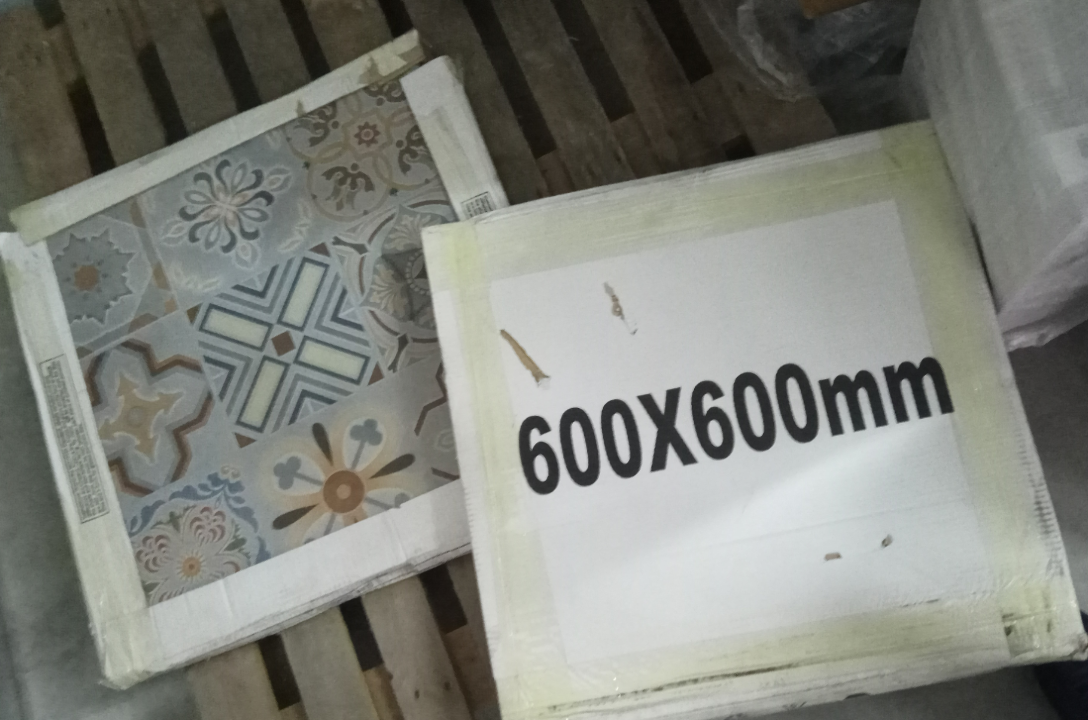 Керамічна плитка розміром 600*600 мм (10 шт. - 3.6 кв.м.)