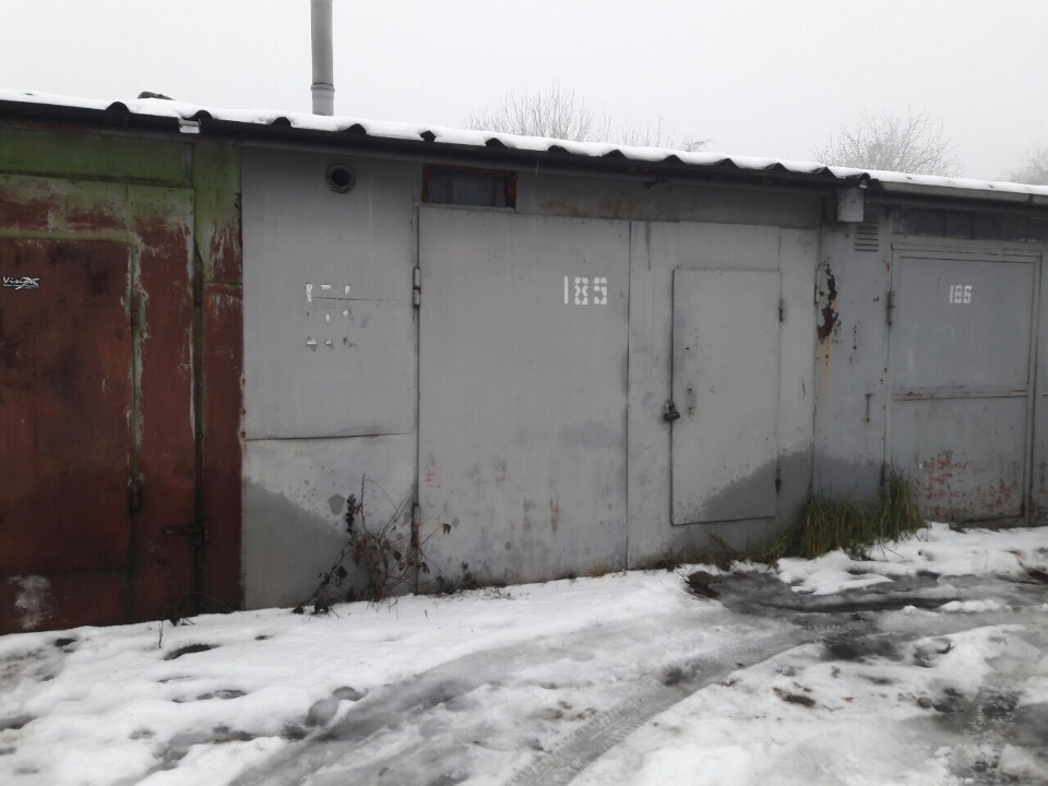 Гаражний бокс № 185, площею 21.0 кв.м., за адресою: м. Київ, гаражно-будівельний кооператив