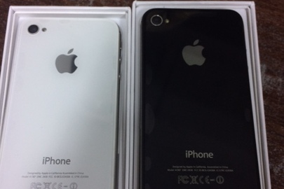 iPhone 4 S Apple, білий, 16 Gb, Imei 013074000352019- 1 шт., iPhone 4 S Apple, чорний, 16 Gb, Imei 013053003110625 - 1 шт., в комплекті з навушниками та зарядним пристроєм