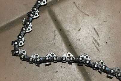 Конфісковане майно за рішенням суду: пластмасова коробка із вмістом двох ланцюгів до шини із маркуванням 7С , 16, б/в