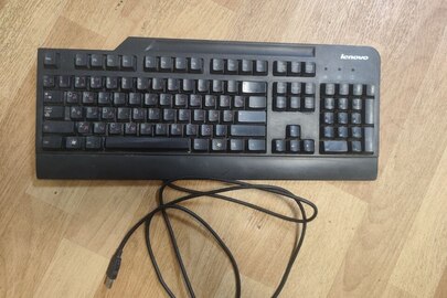 Конфісковане майно за рішенням суду: комп’ютерна клавіатура фірми "Lenovo", s/n: 02556690, в кількості 1 шт., стан б/в
