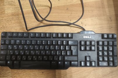 Конфісковане майно за рішенням суду: комп’ютерна клавіатура фірми "Dell", cn-0W7650-37172-5BS-00DN , у кількості 1 шт., стан б/в