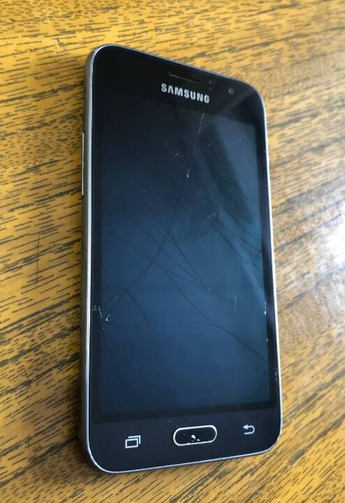 Мобільний телефон Samsung Galaxy J1