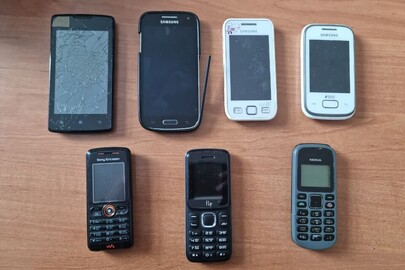 Мобільні телефони: "Lenovo" A 100, "Samsung" GT i 9192, "Samsung" GT 5250, "Samsung" GT - S 5302, "Sony Ericsson" W 200i, "FLY" FF-180, "NOKIA" в кількості 7 шт.