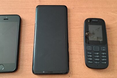 Мобільні телефони, 3 шт, б/в, марки: "Nokia" модель TA-1010, "Samsung" модель S9+,"IPhone" модель SE