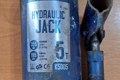 Гідравлічний прес із надписом "Hydraulic Jack Condor", б/в