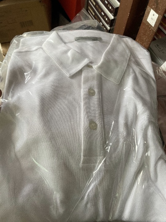 Рухоме майно (чоловічий та жіночий одяг) в кількості 22 позиції, без ознак використання