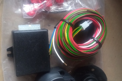 Модуль (блок) для фаркопу UNIKIT 1L арт. E20 10R-04 4229, нові, в загальній кількості 9 шт