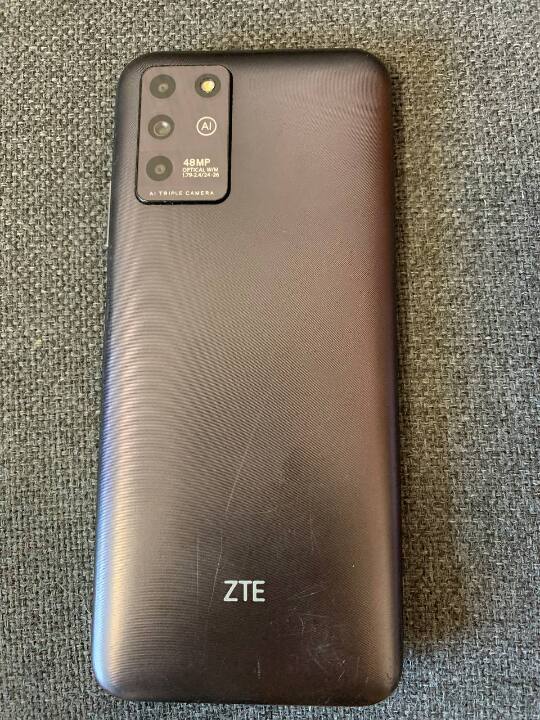 Телефон «ZTE BLADE V30 Vita» чорного кольору, б/в