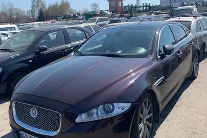 Транспортний засіб JAGUAR XJ, 2011 року випуску, коричневого кольору, ДНЗ: АА3838СК, VIN: SAJAA28R9CMV26027