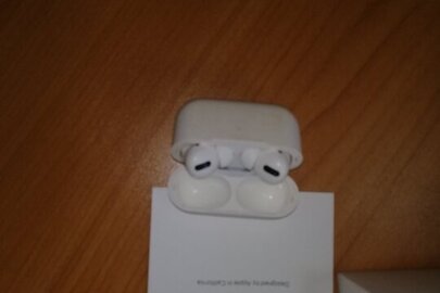 Бездротові навушники білого кольору "Air Pods Pro" модель А2083, 2084, 2190, б/в-1 шт