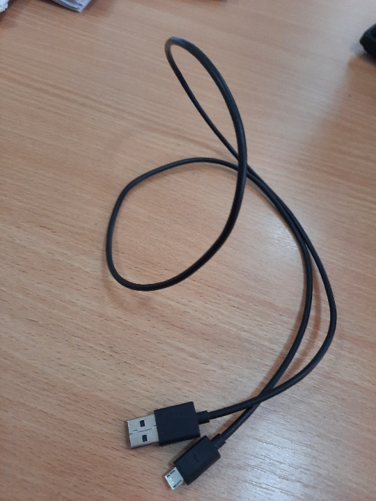 USB шнур чорного кольору