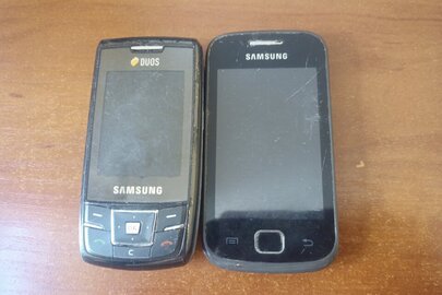 Мобільні телефони марки "Samsung" - 2шт