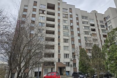 Трикімнатна квартира, загальною площею 131,5 кв.м., за адресою: м.Київ, проспект Валерія Лобановського, буд.14, кв.95
