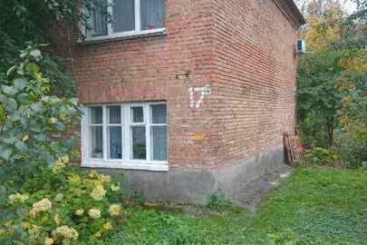 1/4 частка квартири № 5 в житловому будинку, загальною площею 40.6 кв.м.,за адресою: Київська обл., м. Бровари, вулиця Героїв УПА (Кирпоноса), будинок 17Б