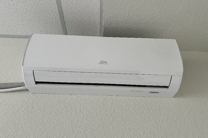 Рухоме майно в кількості 2 одиниць, стан: вживане (драбина універсальна, кондиціонер).