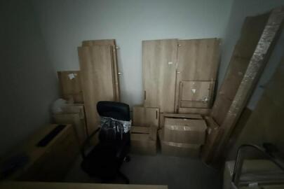 Офісні меблі в асортименті в кількості 21 одиниці, бувші у використанні