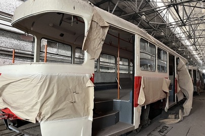 Самохідний трамвайний вагон ТЗ-SU із зовнішнім джерелом електроживлення для колії завширшки 1435 мм, рік випуску 1986, інвентарний номер 957, заводський номер кузова 175290