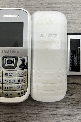 Конфісковане майно за рішенням суду: мобільний телефон Samsung, model:GT-E1200M, б/в
