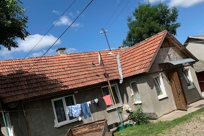 Житловий будинок з господарськими будівлями, РНОНМ 14557992, загальною площею 59.1 кв.м. та земельна ділянка 4621255400:01:003:0015, заг. площею: 0,1151 га., адреса: Львівська обл., Дрогобицький р., смт. Меденичі, вул. Грушевського, 23