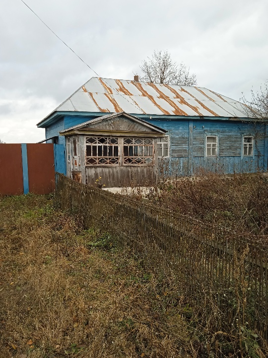 Житловий будинок з надвірними будівлями, реєстраційний номер майна:19394835, загальною площею 66,4 кв.м., житловою площею 21,0 кв.м., за адресою: Чернігівська обл., Сосницький р., с. Авдіївка, вулиця Московська, будинок 37