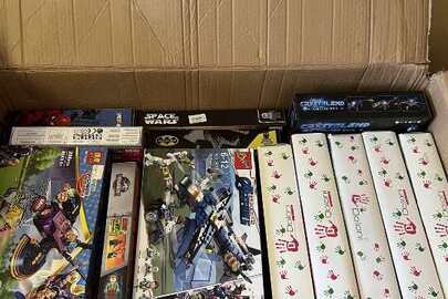 Іграшки у кількості 24 позицій, без ознак використання