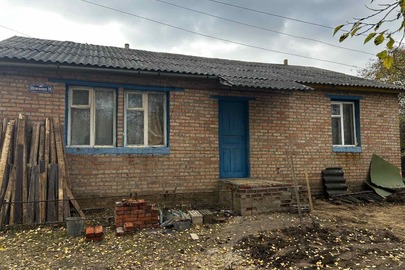 Житловий будинок  з господарськими будівлями та спорудами, загальною площею 78,8 кв.м., за адресою: Полтавська обл., Миргородський (кол. Лохвицький) р-н, с. Яхники, вул. Шевченка, буд. 30