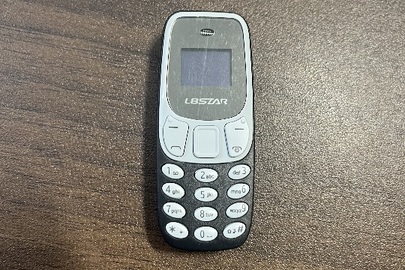 Конфісковане майно за рішенням суду: мобільний телефон марки "Mini Phone" модель L8SZAR в корпусі чорно-білого кольору,б/в
