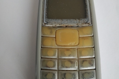 Конфісковане майно: мобільний телефон марки "NOKIA" в корпусі біло-сірого кольору , моделі "1110і" IMEN № 356402/01/35098/6, б/в