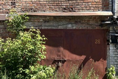 Гараж, загальною площею 33.4 кв.м., що знаходиться за адресою: Рівненська область, м. Рівне, вул. Старицького, 19 А, Автогаражний кооператив «Колесо», гараж 2/28