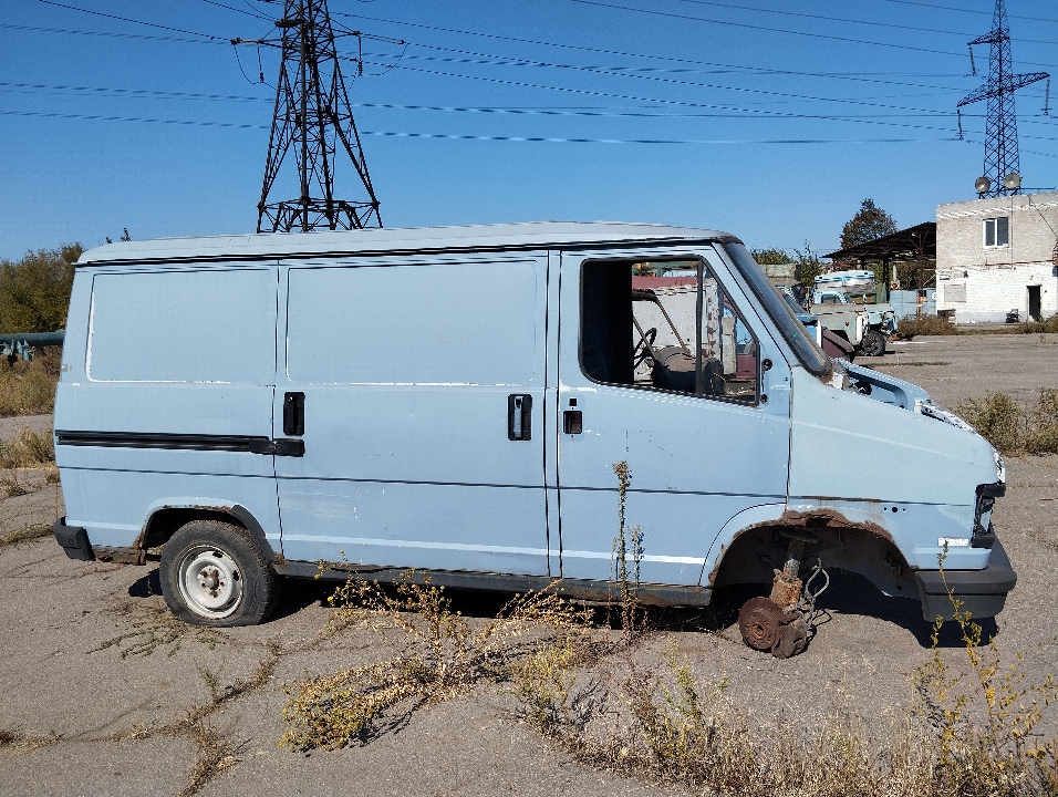 Вантажний фургон PEUGEOT J5, 1992 р.в., ДНЗ 05318НР синього кольору, ідентифікаційний номер шасі/ VIN VF3290B5200307070