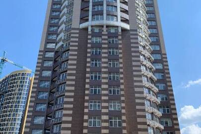 П'ятикімнатна двоповерхова квартира, загальною площею 187,40 кв.м., що знаходиться за адресою: м. Київ, вул. Глибочицька, будинок 32-Б, квартира 136