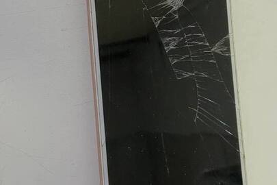 Конфісковане майно за рішенням суду: мобільний телефон «MEIZU М6», біло-рожевого кольору з номерами imei 1: 867342035903226, imei 2:867342035903234, б/в