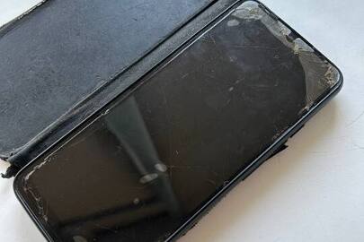 Конфісковане майно за рішенням суду: мобільний телефон марки «Xiaomi» IMEI 865494063144249, 865494063144256  із сім картками операторів стільникового зв`язку «Київстар» та "Vodafone", б/в