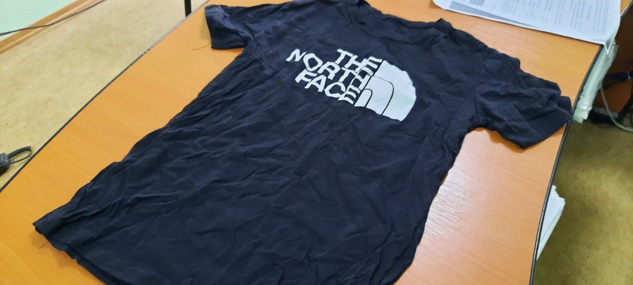 Чорна футболка марки “THE NORTH FACE”