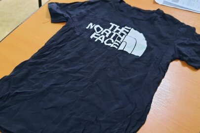 Чорна футболка марки “THE NORTH FACE”