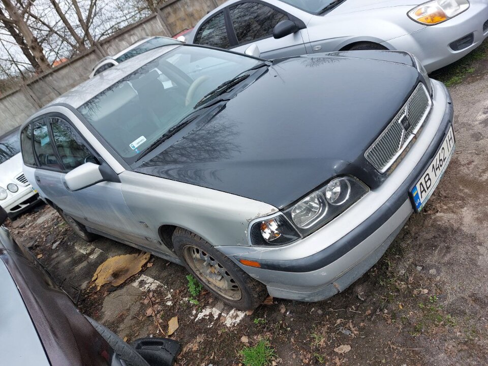 Автомобіль -VOLVO,модель: V40, реєстраційний номер AB1462IH, VIN/номер шасі (кузова, рами): YV1VW7113WF253644  категорія:ЛЕГКОВИЙ, колір: СІРИЙ, рік виробництва: 1998